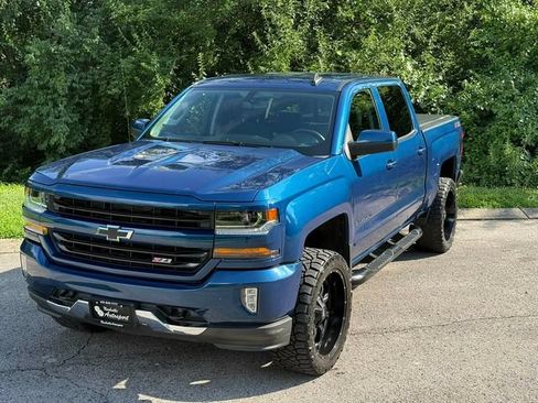 Used 2018 Chevrolet Silverado 1500 LT w/ LT Plus Package AWD/4WD image 15