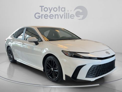 Used 2025 Toyota Camry SE FWD image 8