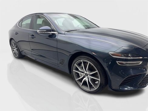 Used 2025 Genesis G70 2.5T image 12
