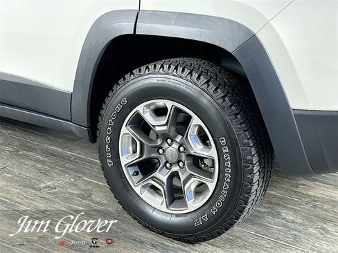 Used 2019 Jeep Cherokee Trailhawk w/ Trailer Tow Group image 12