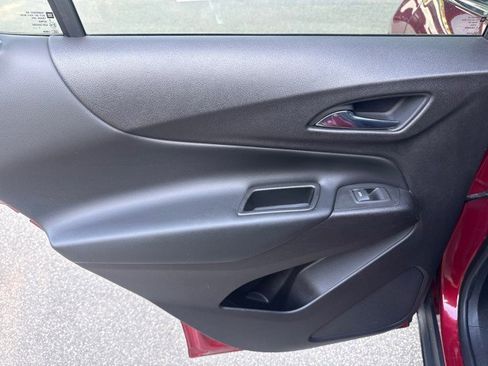 Used 2018 Chevrolet Equinox LT image 34