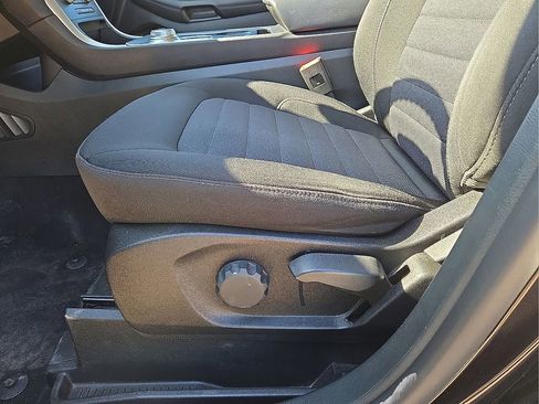 Used 2024 Ford Edge SE image 24