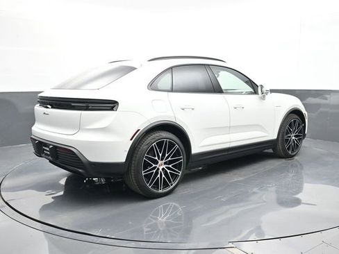 Certified 2025 Porsche Macan Electric RWD image 27