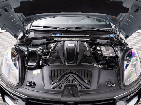 Certified 2023 Porsche Macan S image 30