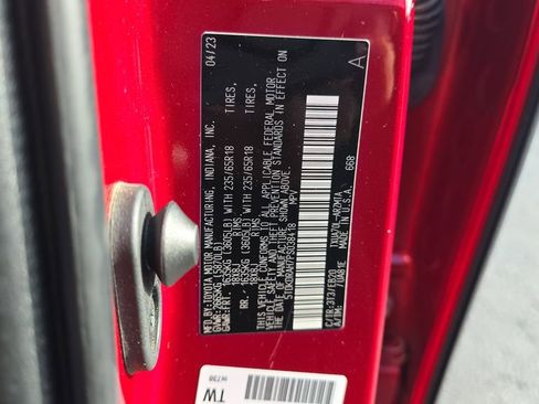 Used 2023 Toyota Highlander XLE FWD image 24