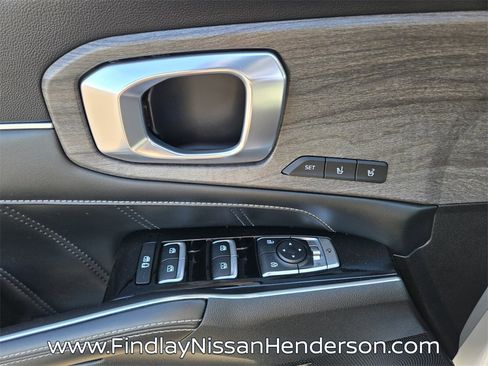 Used 2022 Kia Sorento SX Prestige image 22