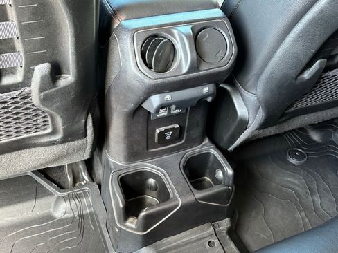 Used 2021 Jeep Gladiator Rubicon AWD/4WD image 14