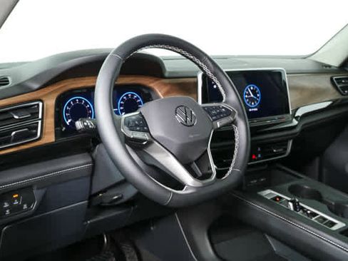 Certified 2025 Volkswagen Atlas SE image 10