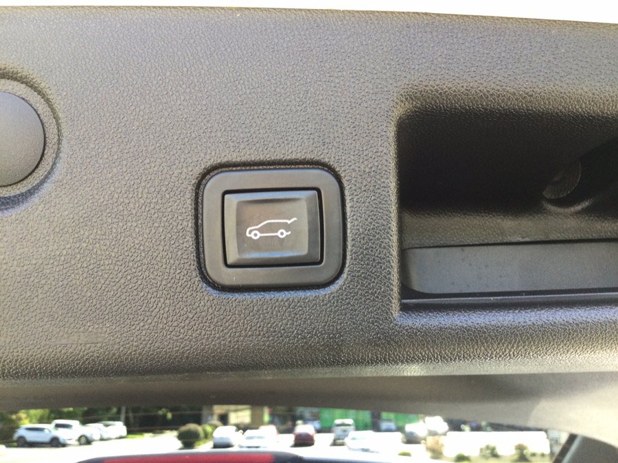 Used 2018 Chevrolet Equinox LT w/ Sun & Infotainment Package AWD/4WD image 17