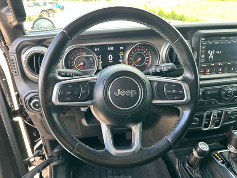 Used 2020 Jeep Wrangler Unlimited Sahara w/ Uconnect 4C Nav & Sound Group AWD/4WD image 14