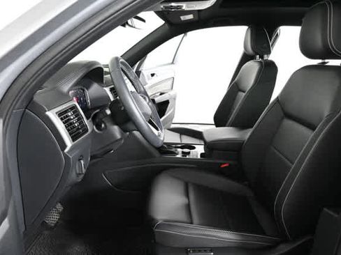 Certified 2023 Volkswagen Atlas Cross Sport SEL image 21