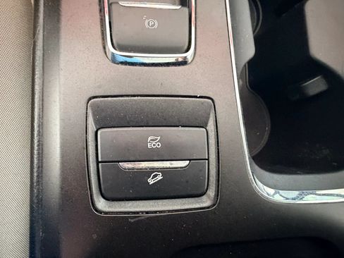 Used 2018 Ford Fusion SE FWD image 19