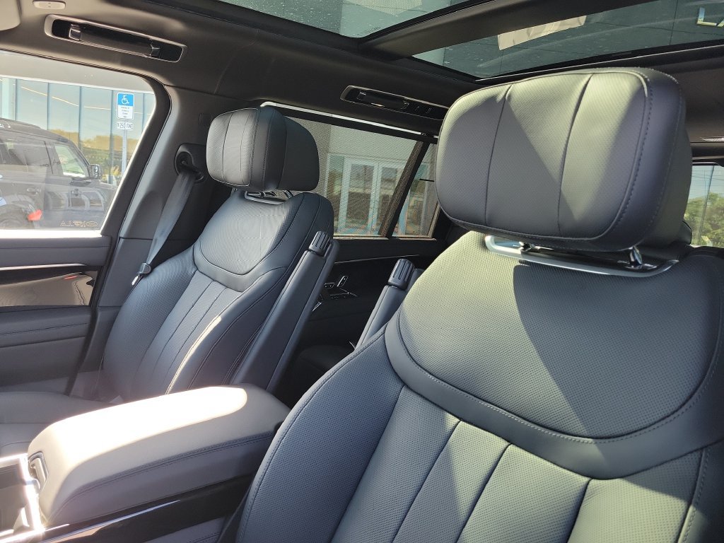 New 2027 Land Rover Range Rover Long Wheelbase Autobiography AWD/4WD image 26