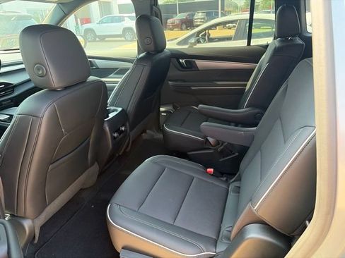 Used 2025 Buick Enclave Preferred FWD image 22