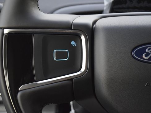 New 2025 Ford Expedition Platinum w/ Driver's Package image 9