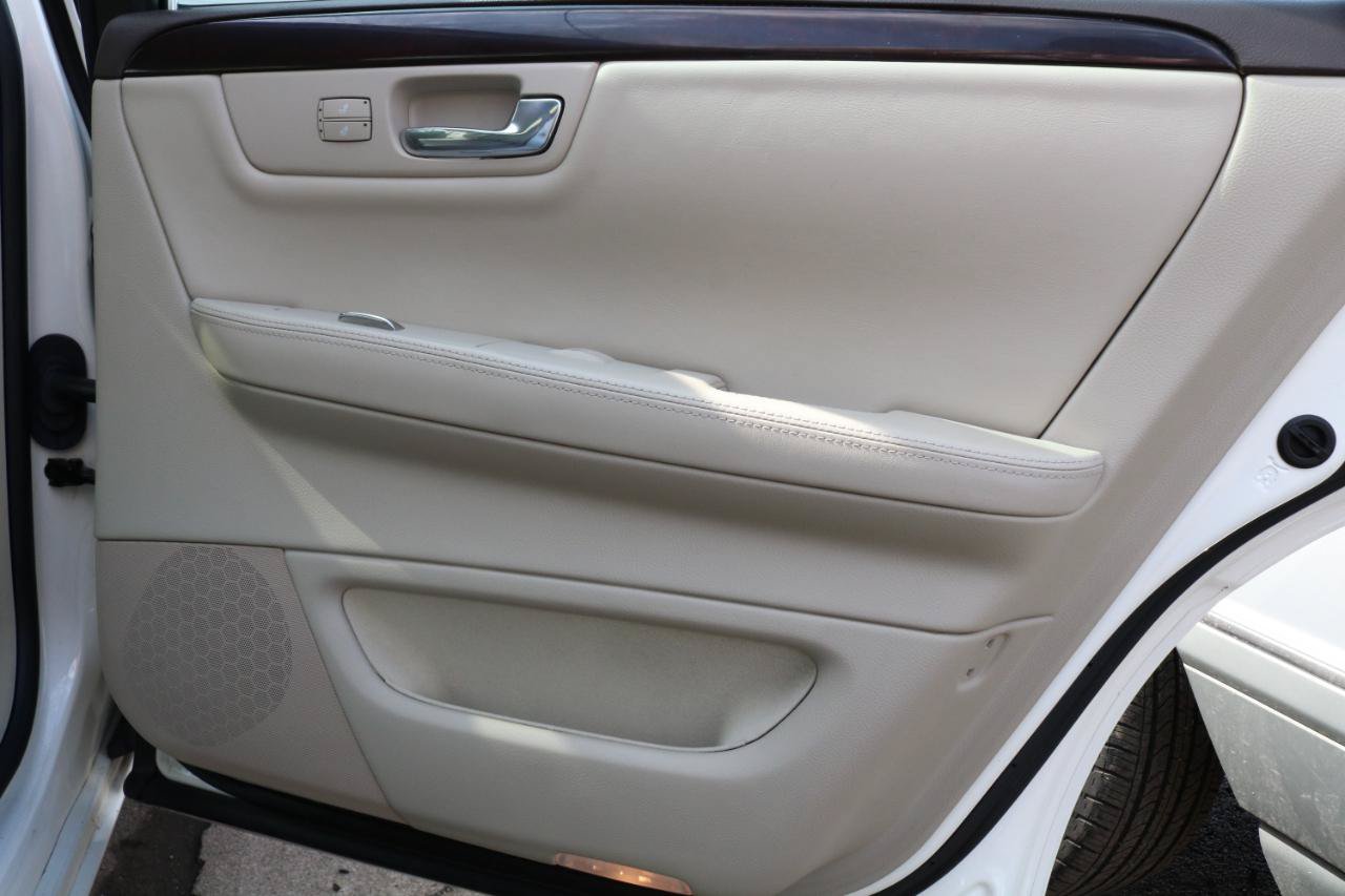 Used 2009 Cadillac DTS w/ Sun And Sound Package FWD image 41