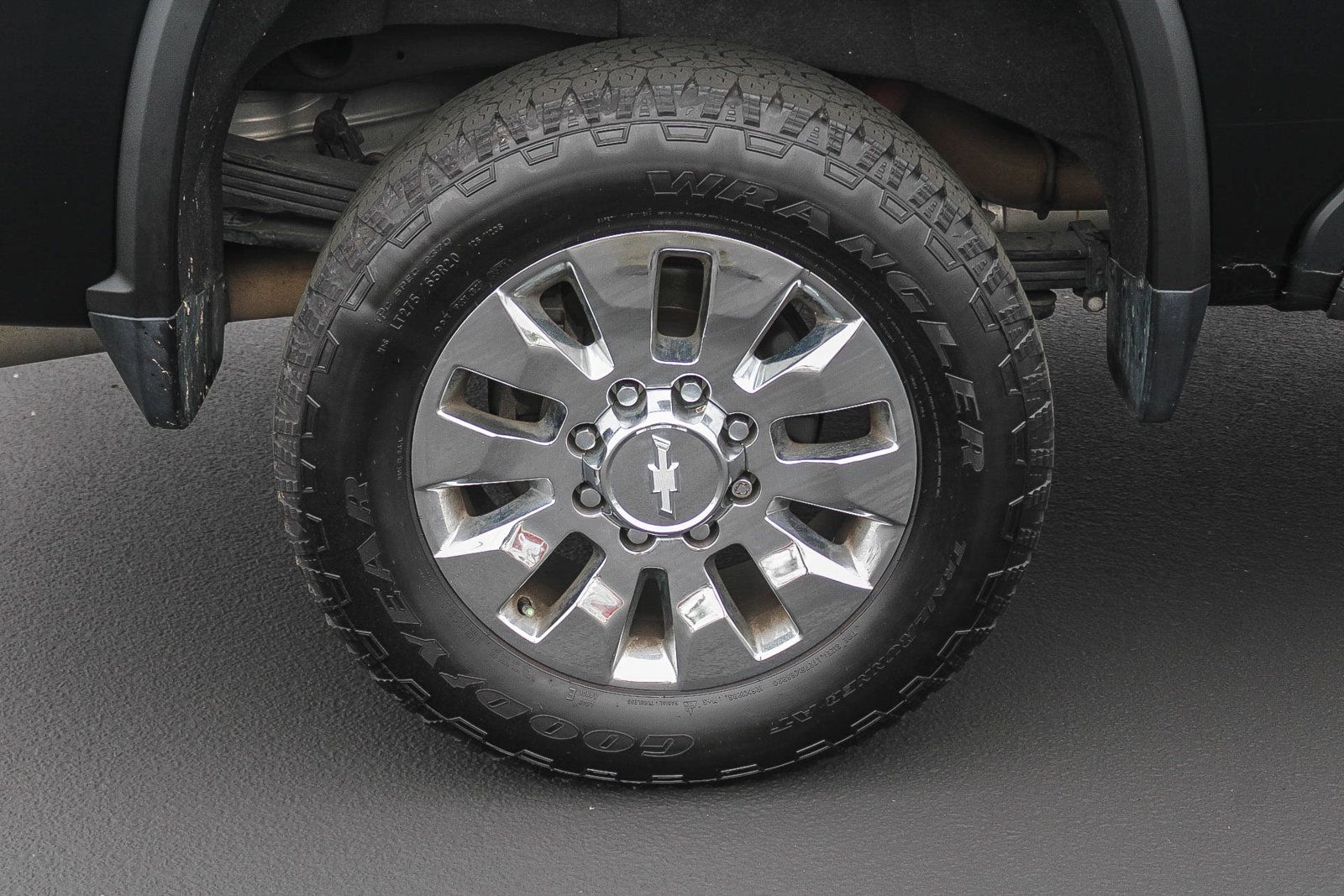 Used 2023 Chevrolet Silverado 2500 High Country w/ LPO, Hitch Package AWD/4WD image 8