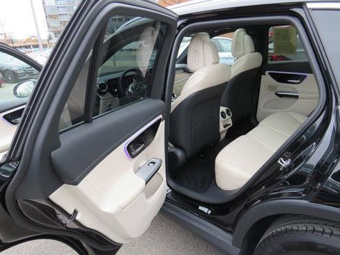 Used 2024 Mercedes-Benz GLC 300 4MATIC image 19