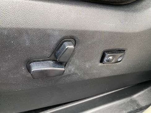 Used 2014 Dodge Grand Caravan SXT image 11