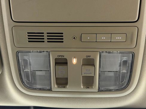 Used 2020 Honda CR-V Touring image 29