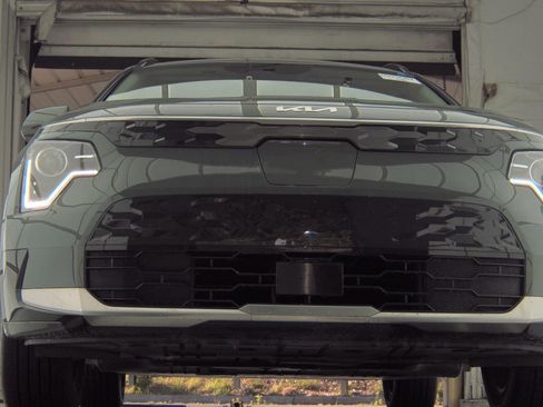 Certified 2023 Kia Niro Wind FWD image 2