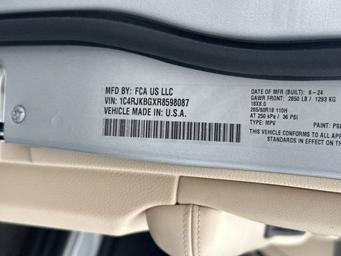 Used 2024 Jeep Grand Cherokee L Limited w/ Luxury Tech Group II image 35