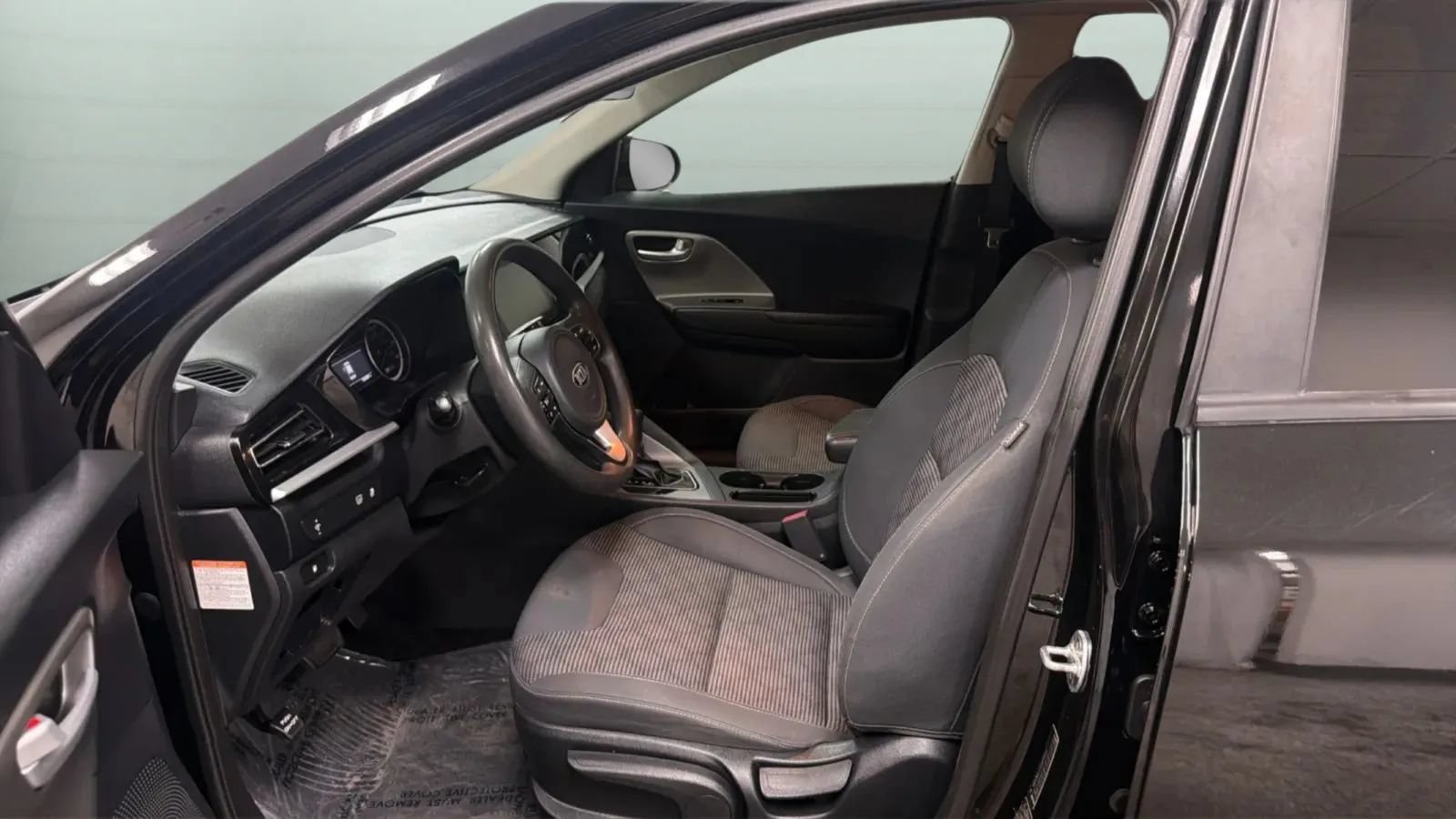 Used 2020 Kia Niro LX FWD image 20