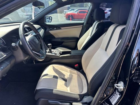 Used 2018 Honda Civic Sport image 9