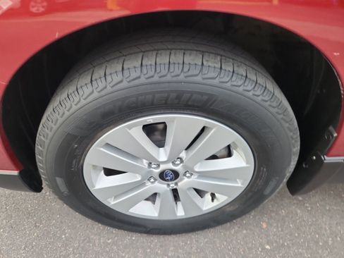 Used 2017 Subaru Outback 2.5i Premium image 16