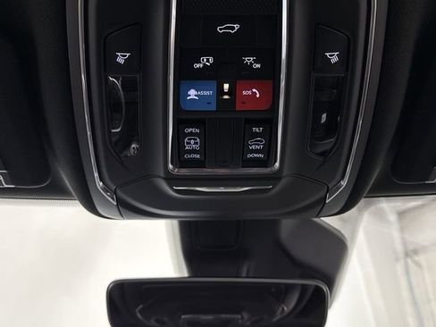 New 2025 Jeep Grand Cherokee L Altitude image 25