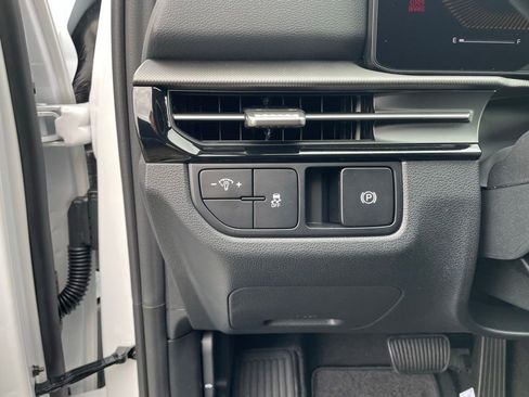 New 2026 Kia Sportage LX image 13