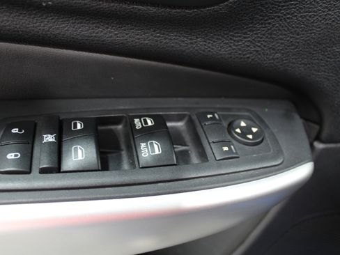 Used 2018 Jeep Cherokee Trailhawk w/ Comfort/Convenience Group AWD/4WD image 7