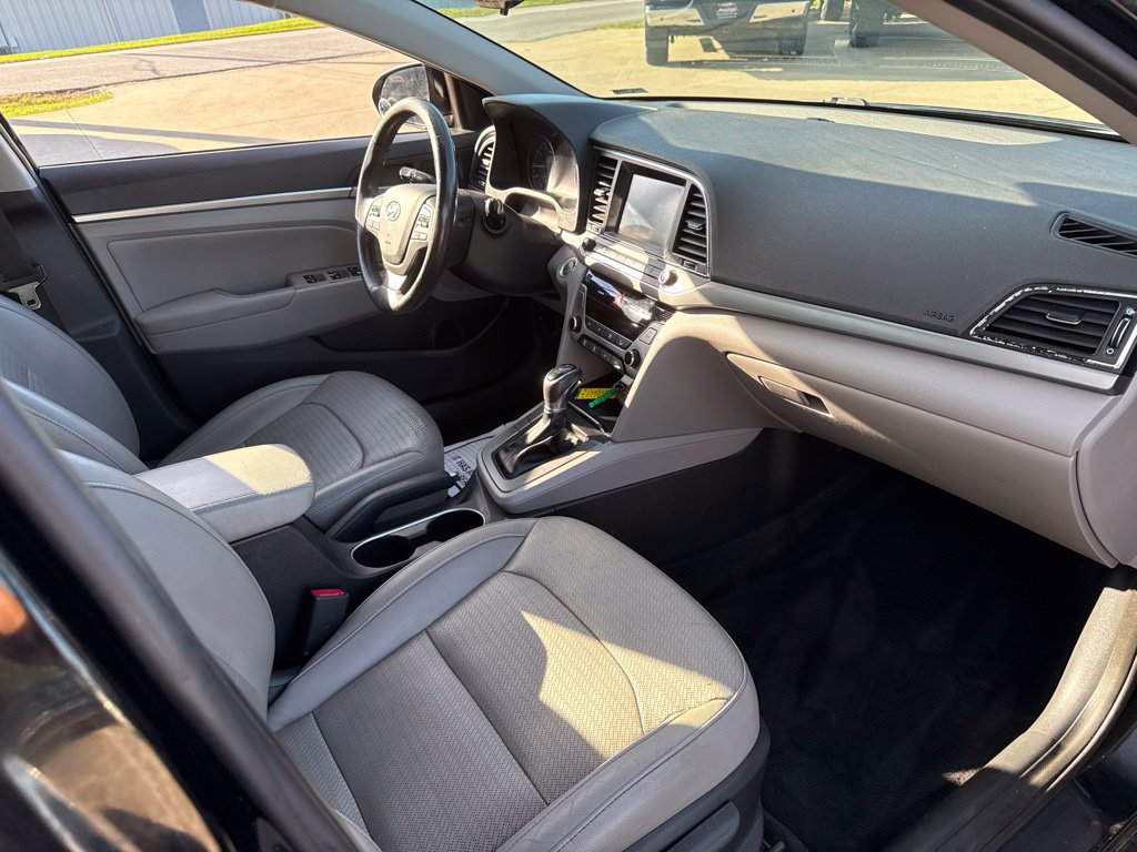 Used 2017 Hyundai Elantra Limited FWD image 39