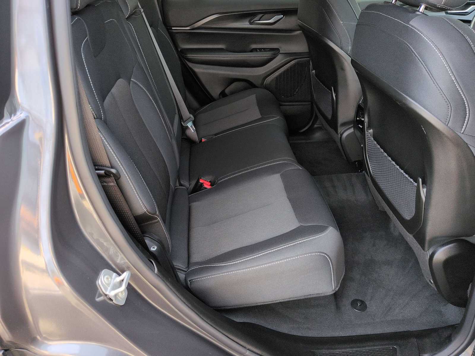 Used 2025 Jeep Grand Cherokee Laredo X AWD/4WD image 22