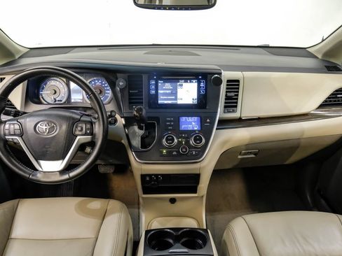 Used 2016 Toyota Sienna XLE w/ XLE Navigation Package FWD image 20
