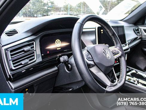 Used 2025 Volkswagen Atlas Cross Sport SE image 32