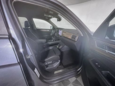 Used 2025 Volkswagen Atlas SE FWD image 33