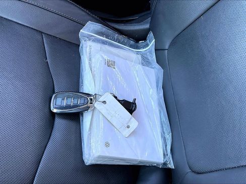 Used 2017 Chevrolet Volt LT w/ Comfort Package image 15