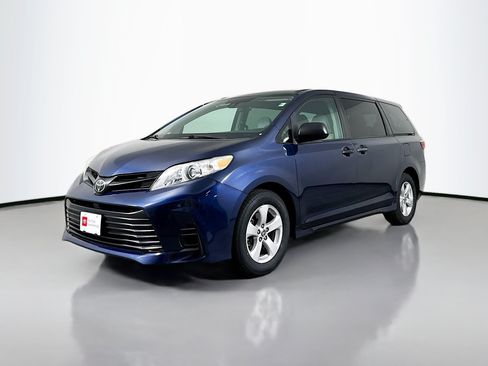Certified 2020 Toyota Sienna L FWD image 3