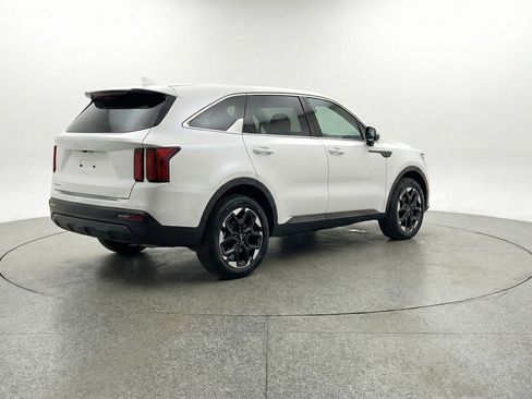 Used 2024 Kia Sorento S AWD/4WD image 9