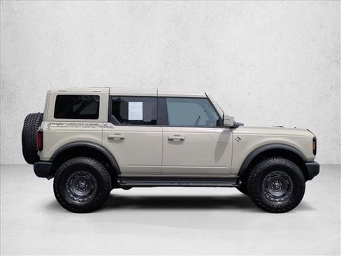 Used 2025 Ford Bronco Outer Banks w/ Sasquatch Package AWD/4WD image 4