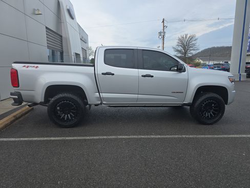 Used 2018 Chevrolet Colorado LT w/ Redline Special Edition AWD/4WD image 2