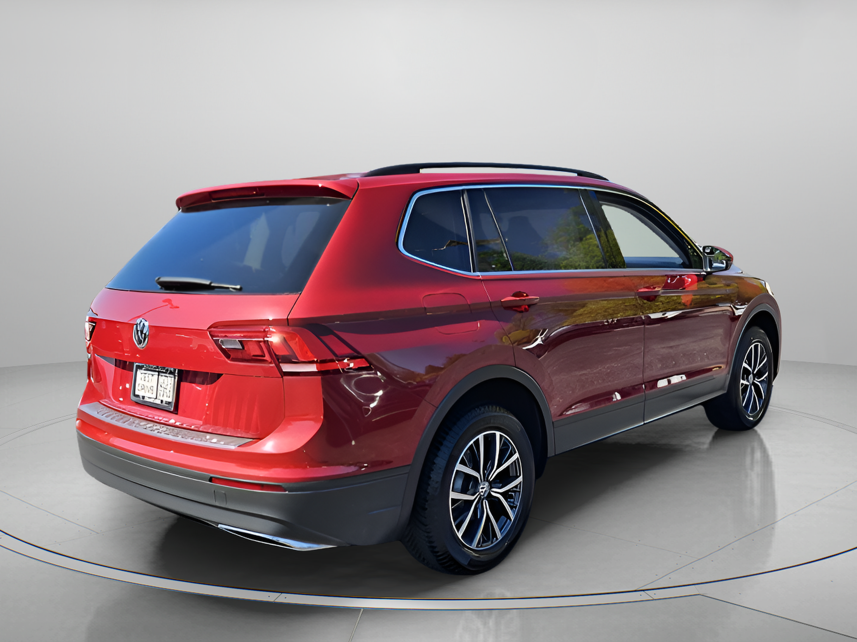Used 2019 Volkswagen Tiguan SE w/ Panoramic Sunroof Package FWD image 5
