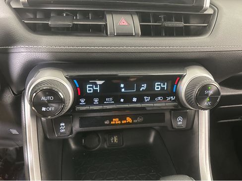 Used 2025 Toyota RAV4 XLE image 30