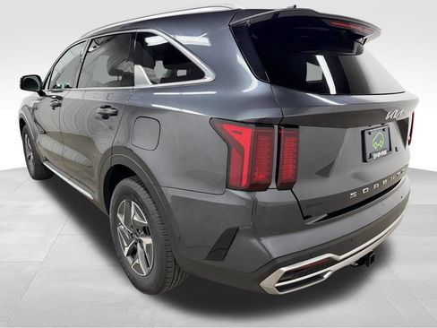 Used 2022 Kia Sorento S FWD image 4