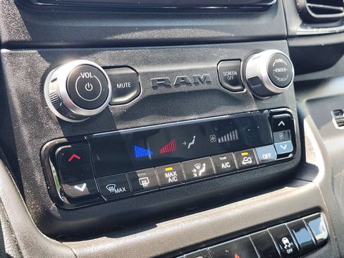 Used 2024 RAM ProMaster 2500 w/ Convenience Group FWD image 16