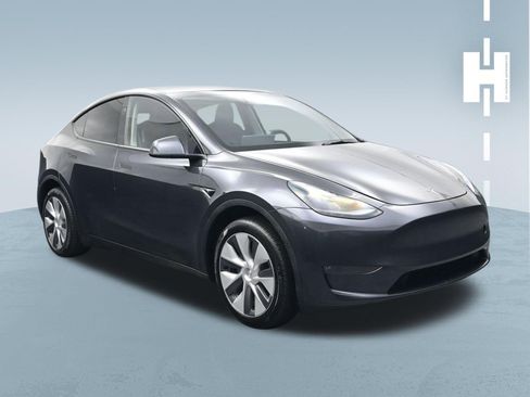 Used 2024 Tesla Model Y Long Range image 1