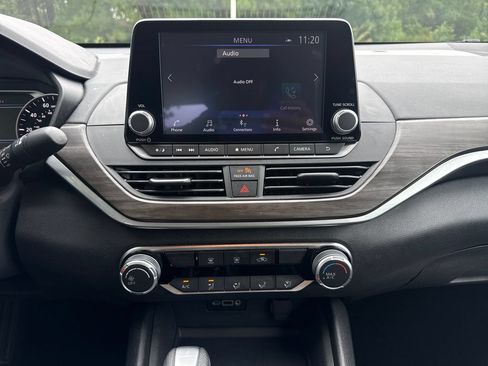 Used 2025 Nissan Altima 2.5 SV FWD image 18