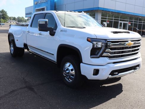 New 2026 Chevrolet Silverado 3500 High Country w/ Technology Package AWD/4WD image 2