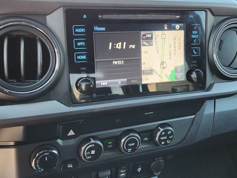 Used 2019 Toyota Tacoma TRD Sport image 19